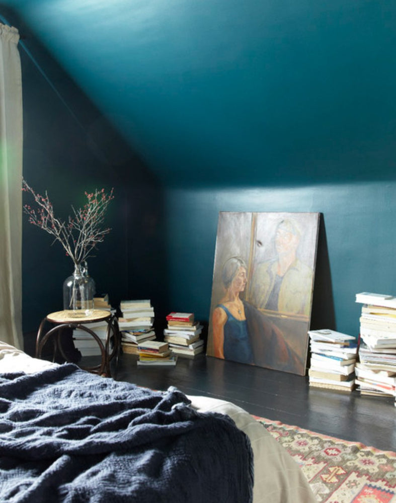 5 Creative Ways to Display Art in a Rental Home Without Damaging Walls - Watergate Art